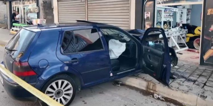 Makina përplaset me dyqanin në Shëngjin-Velipojë, plagosen 4 anëtarë të një familjeje