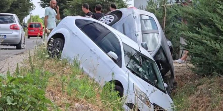 Makinat përplasen ‘kokë më kokë’ në Fier-Roskovec, 2 të plagosur rëndë