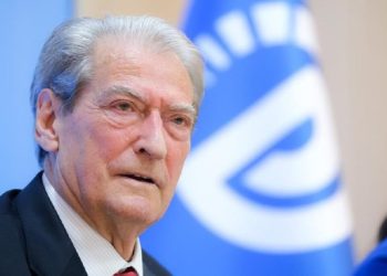 Berisha publikon denoncimin: Mikrokreditë po çojnë qytetarët drejt vetëvrasjes, narkoshteti hesht