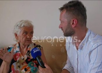 ‘Ç’ke që bërtet’/ U përlesh me truprojat e Ramës, e moshuara rrëfen bisedën pak sekondëshe me kryeministrin: Pse insistova ta takoj