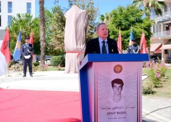 Ndërron jetë në një hotel në Durrës ish-ambasadori gjerman në Shqipëri, Werner Daum
