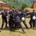 Molotov dhe përleshje me policinë, si paraqitet situata në zemër të Thethit