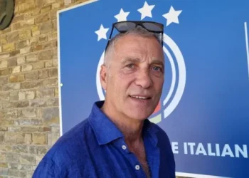 Tronditet futbolli italian/ Vetëvritet legjenda e Fiorentinës