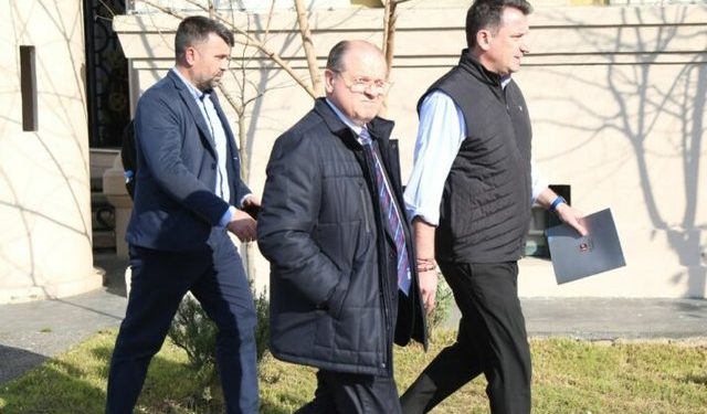 “Vetëm kështu mund t’i shpëtoj burgut”/ Polici që i dha telefonin zbardh bisedën e Veliajt me familjarët
