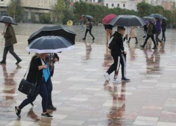 Mot i paqëndrueshëm dhe me shi, ja parashikimi për këtë të martë