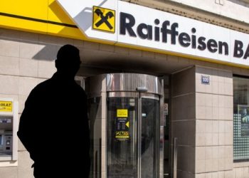 SKANDAL – Kreditë me letra false të “Raiffeisen”, banka i kërkon qytetarit mbi 8 mln lekë të marra nga ortaku