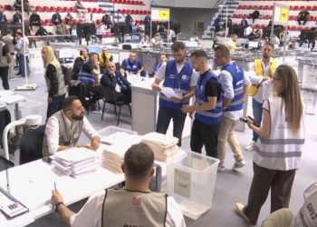 Pas Tiranës e Fierit, sot hapen kutitë në Durrës