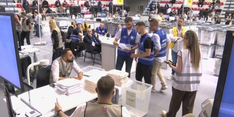 Pas Tiranës e Fierit, sot hapen kutitë në Durrës