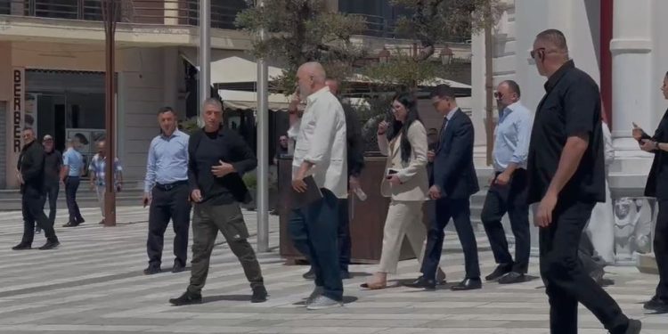 Pas ultimatumit të Ramës, japin dorëheqjen të gjithë drejtorët e bashkisë së Vlorës