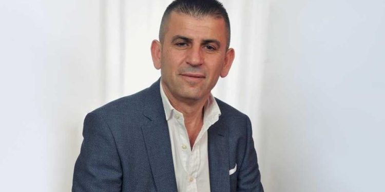U shkarkua pasi nuk deklaroi dënimin në Greqi! Ish-kryebashkiakut të Vorës do t’i paguhen pagat për 4 vite, KQZ do u japë Kajmakut dhe gruas 30 mijë euro