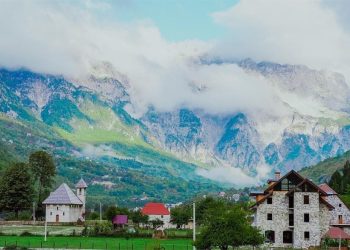 IKMT aksion në Theth për prishjen e ndërtimeve pa leje