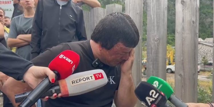 “Na ka mbetur veç me vdek”, banori i Thethit me lot në sy: Kam investuar kursimet e jetës në bujtina, duan të na prishin