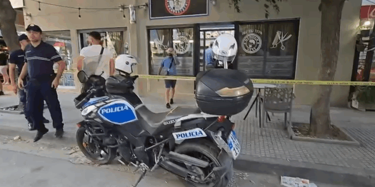 EMRAT/ Plagosja në Vlorë, ja kush është i riu që u qëllua me thikë nga 24-vjeçari