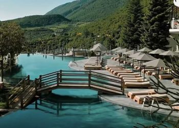 “Na përzunë me arrogancë”, qytetarja ‘demaskon’ Dajti Oaz Resort: Më kërkuan të fshij review-n negative
