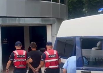 Vrau partneren dhe i vuri flakën shtëpisë, Ilirjan Selmani del para gjykatës
