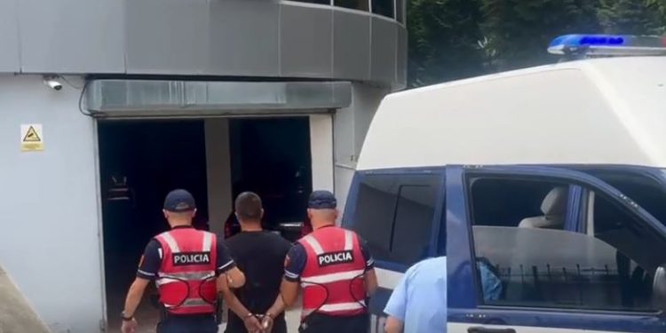 Vrau partneren dhe i vuri flakën shtëpisë, Ilirjan Selmani del para gjykatës