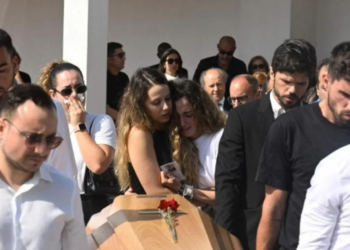 Funerali i Diogo Jotës, mijëra të pranishëm! Bashkëshortja përqafon arkivolin mes lotëve