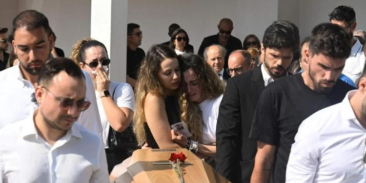 Funerali i Diogo Jotës, mijëra të pranishëm! Bashkëshortja përqafon arkivolin mes lotëve