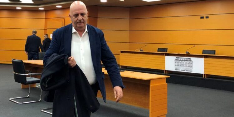 Komisioneri Publik kërkoi shkarkimin, por Dumani tërhoqi kërkesën/ Pushohet çështja e prokurorit Kote