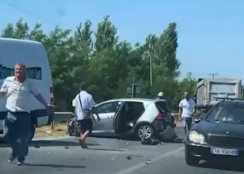 Aksident i rëndë në aksin Shkodër-Lezhë, një i vdekur dhe tre të plagosur, mes tyre dhe fëmijë