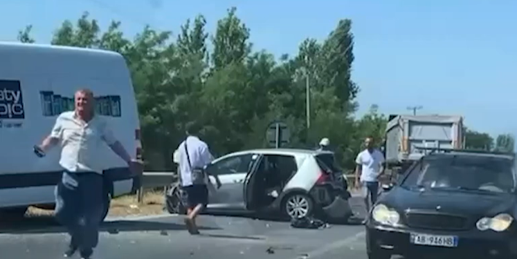 Aksident i rëndë në aksin Shkodër-Lezhë, një i vdekur dhe tre të plagosur, mes tyre dhe fëmijë