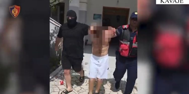 Njëri prej tyre i arratisur nga Komisariati i Elbasanit, arrestohen dy hajdutët