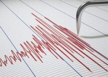 Mbi 1 mijë lëkundje sizmike, autoritetet kërkojnë evakuimin e banorëve në…