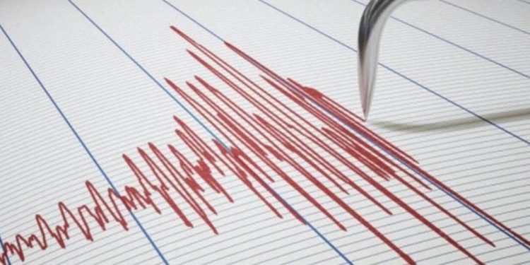 Mbi 1 mijë lëkundje sizmike, autoritetet kërkojnë evakuimin e banorëve në…