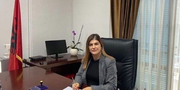 Nga “detyrim paraqitjeje” në drejtimin e Portit të Sarandës, Aida Demi rikthehet si kapitene e korrupsionit
