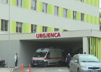 Helmimet gjatë verës, mjekët: Bëni kujdes me ushqimet dhe ujin