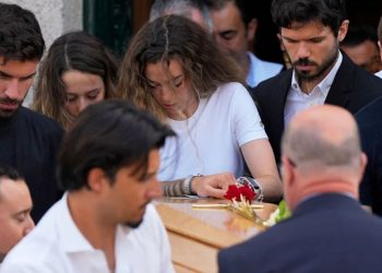 Lot dhe dhimbje, përcillet për në banesën e fundit Diogo Jota
