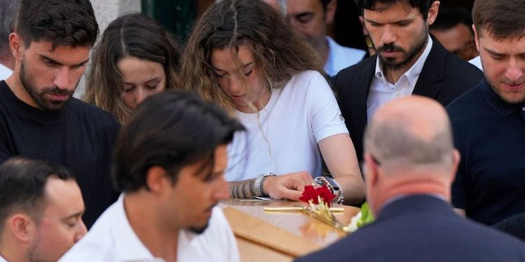 Lot dhe dhimbje, përcillet për në banesën e fundit Diogo Jota