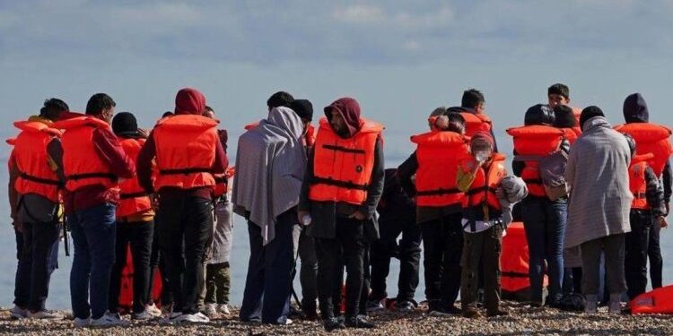 Britania vendos sanksione ndaj trafikantëve të emigrantëve, mes tyre edhe një shqiptar