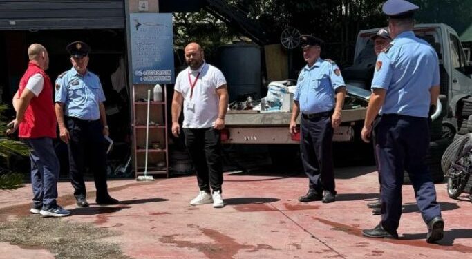 Aksioni për lirimin e hapësirave, Rama publikon pamje: S’mund të ketë shërbim gomisterie në mes të rrugës