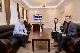 Parlajmërimi i fortë nga portali në Shqipëri, tjetër video skandal në bashkinë e Kukësit?!