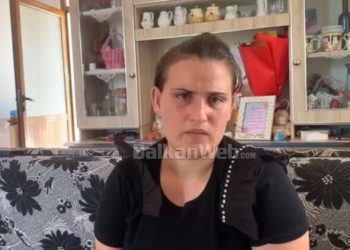 Motra i mbyti babain me tel, vajza e madhe tregon si e mësoi ngjarjen