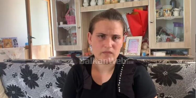 Motra i mbyti babain me tel, vajza e madhe tregon si e mësoi ngjarjen