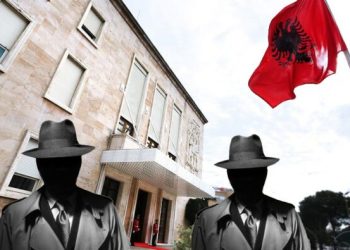 Emrat/ Dy ministra sherr në paradhomën e Ramës, Ulsi Manja shmang gjakderdhjen