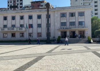 Porosia e Ramës zbatohet edhe në Bashkinë Lushnjë, dorëhiqen 15 drejtorë dhe 13 administratorë të njësive