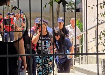 Vrasja e Anesti Ramës, mbërrijnë në Gjykatë Ermalinda Rama, i dashuri dhe nëna e saj