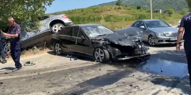Aksident i rëndë në Thumanë, një i vdekur, 3 të plagosur