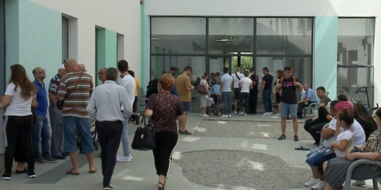 Virozat/ Shtohen rastet e urgjencave mjekësore, po prek më shumë të miturit dhe të moshuarit