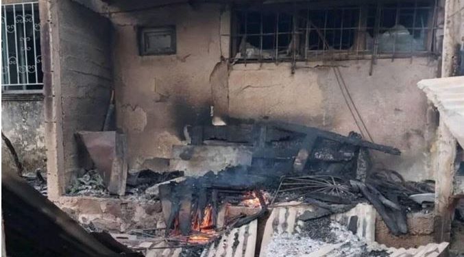 Situata kritike nga zjarri në Finiq, digjen disa banesa në fshatin Leshnicë e poshtme