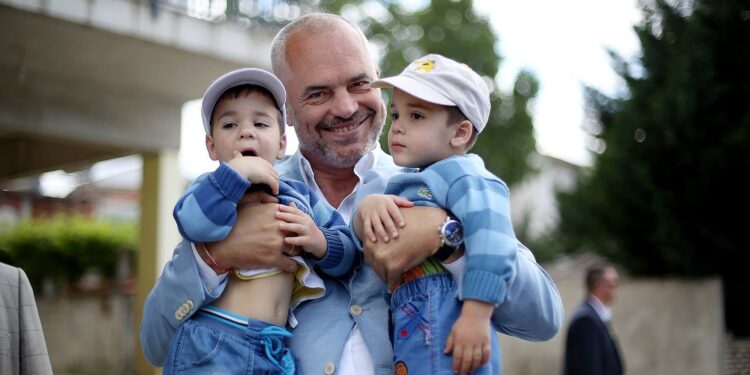 Raporti i Eurostat: Mbështetja financiare për familjet shqiptare, më e ulëta në Europë