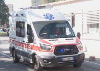 Korçë/ Fëmija bllokohet nga një kokërr fasule, niset me urgjencë në Tiranë