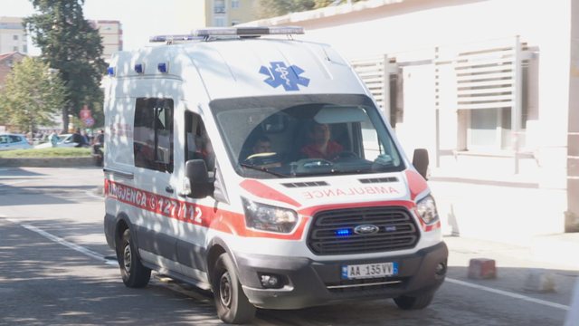Korçë/ Fëmija bllokohet nga një kokërr fasule, niset me urgjencë në Tiranë