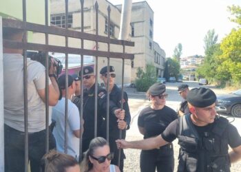 KAYO refuzon vendimin e Gjykatës, gazetarët nuk lejohen të futen në ambientet e punës