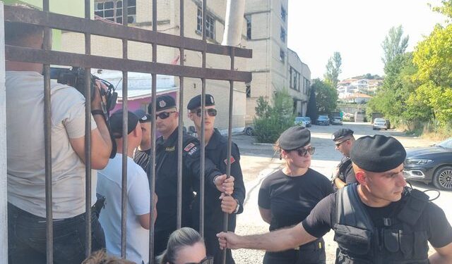 KAYO refuzon vendimin e Gjykatës, gazetarët nuk lejohen të futen në ambientet e punës