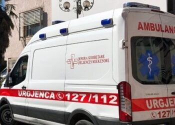 E moshuara i jep fund jetës, vetëdigjet në oborrin e banesës