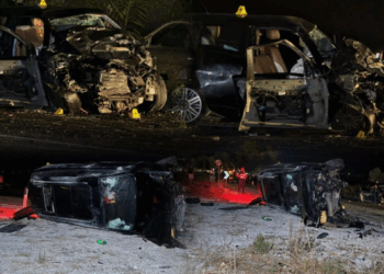 Foto/ ‘Audi’ i kthyer përmbys, pamje nga aksidenti tragjik në Sarandë ku humbën jetën dy motra